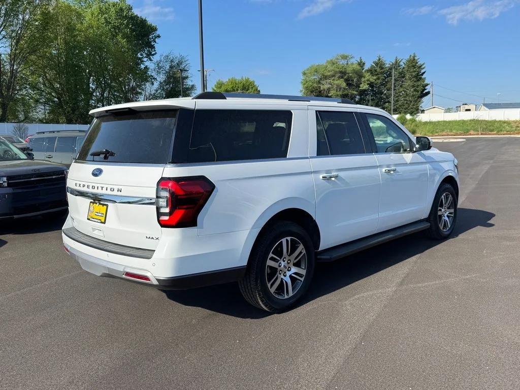 Used 2023 White Ford Limited image 3
