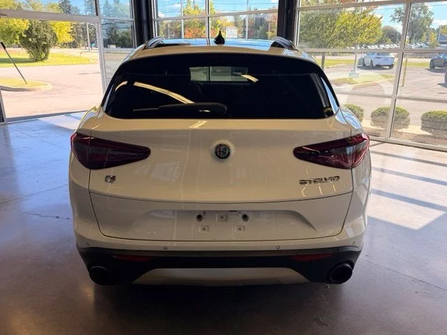 Used 2018 Alfa White Alfa Romeo Base image 4