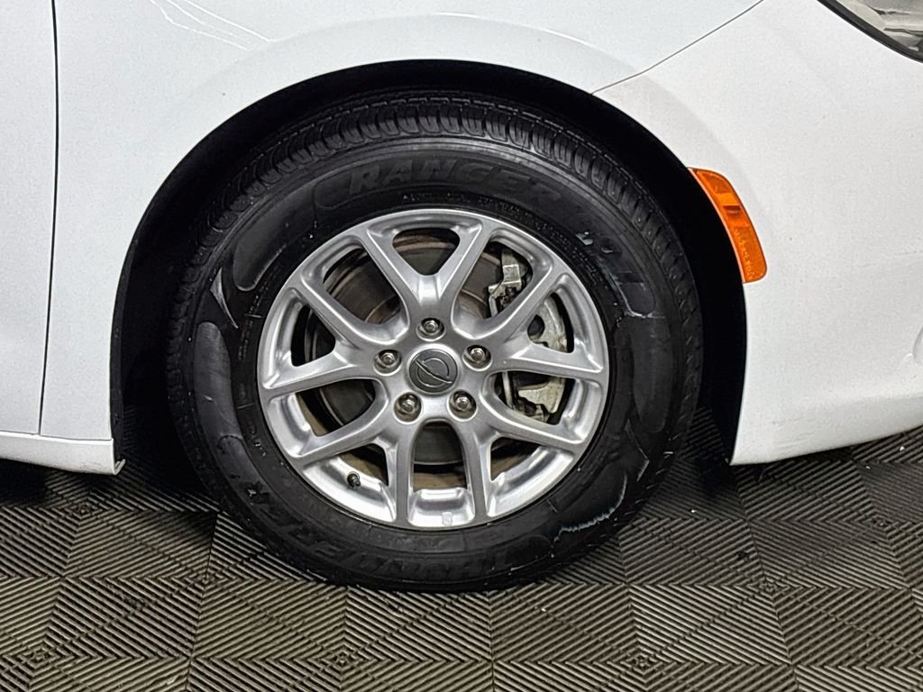 Used 2023 White Chrysler LX image 21