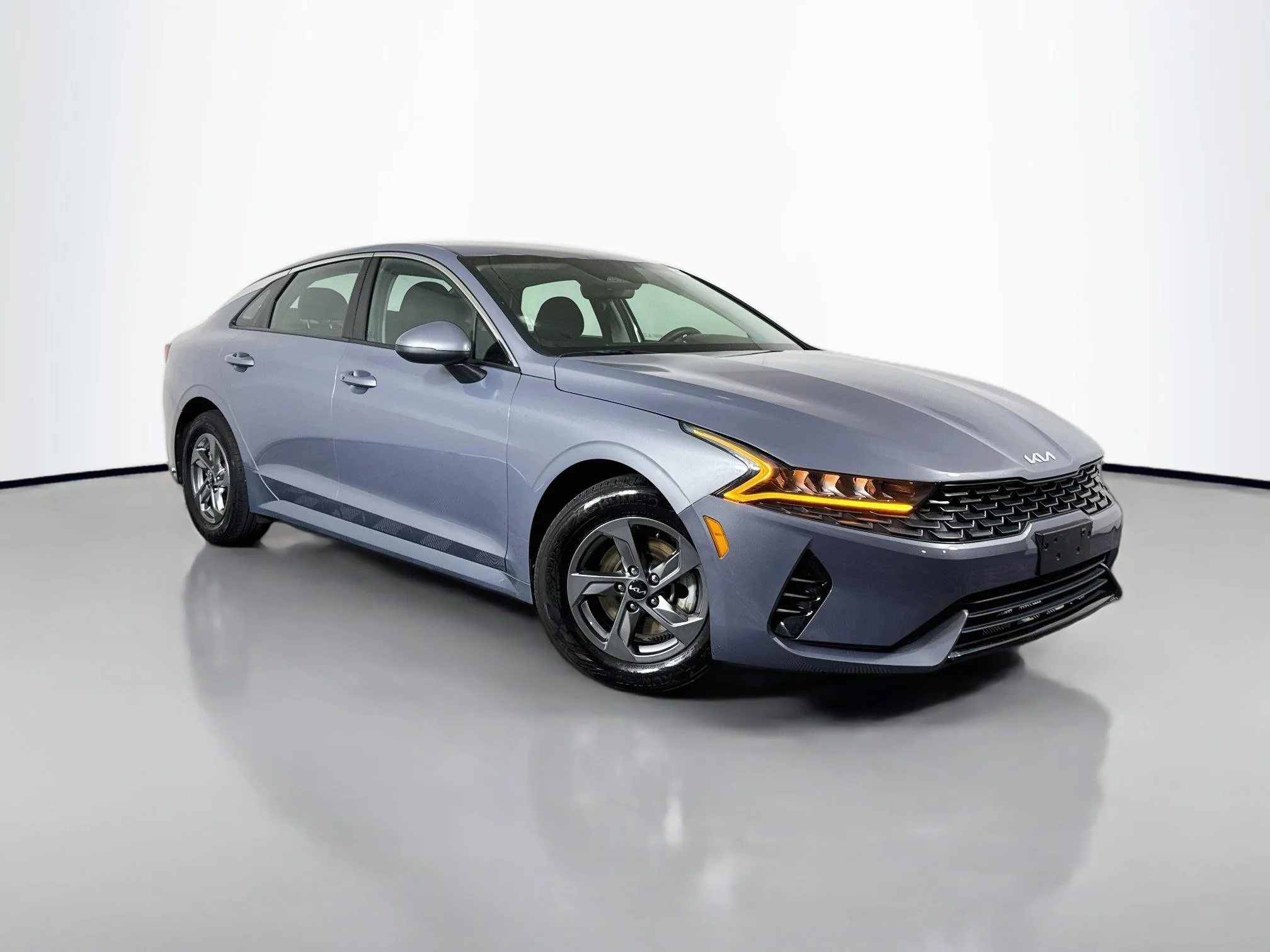 Used 2023 Everlasting Silver Kia LXS image 1