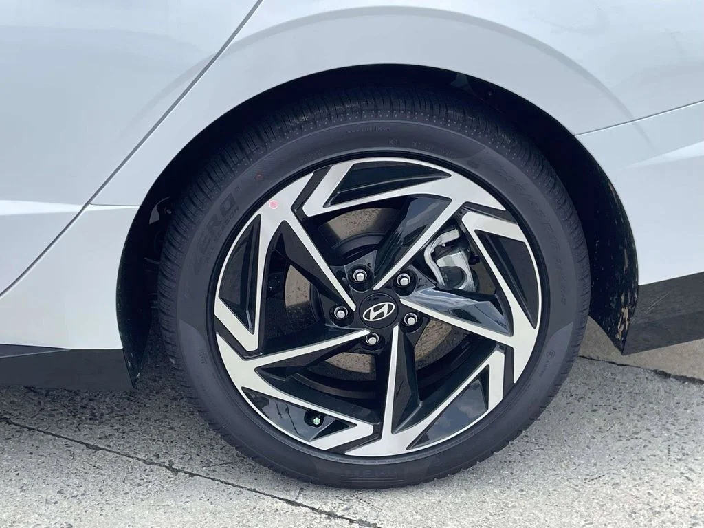 New 2026 White Hyundai SE image 24