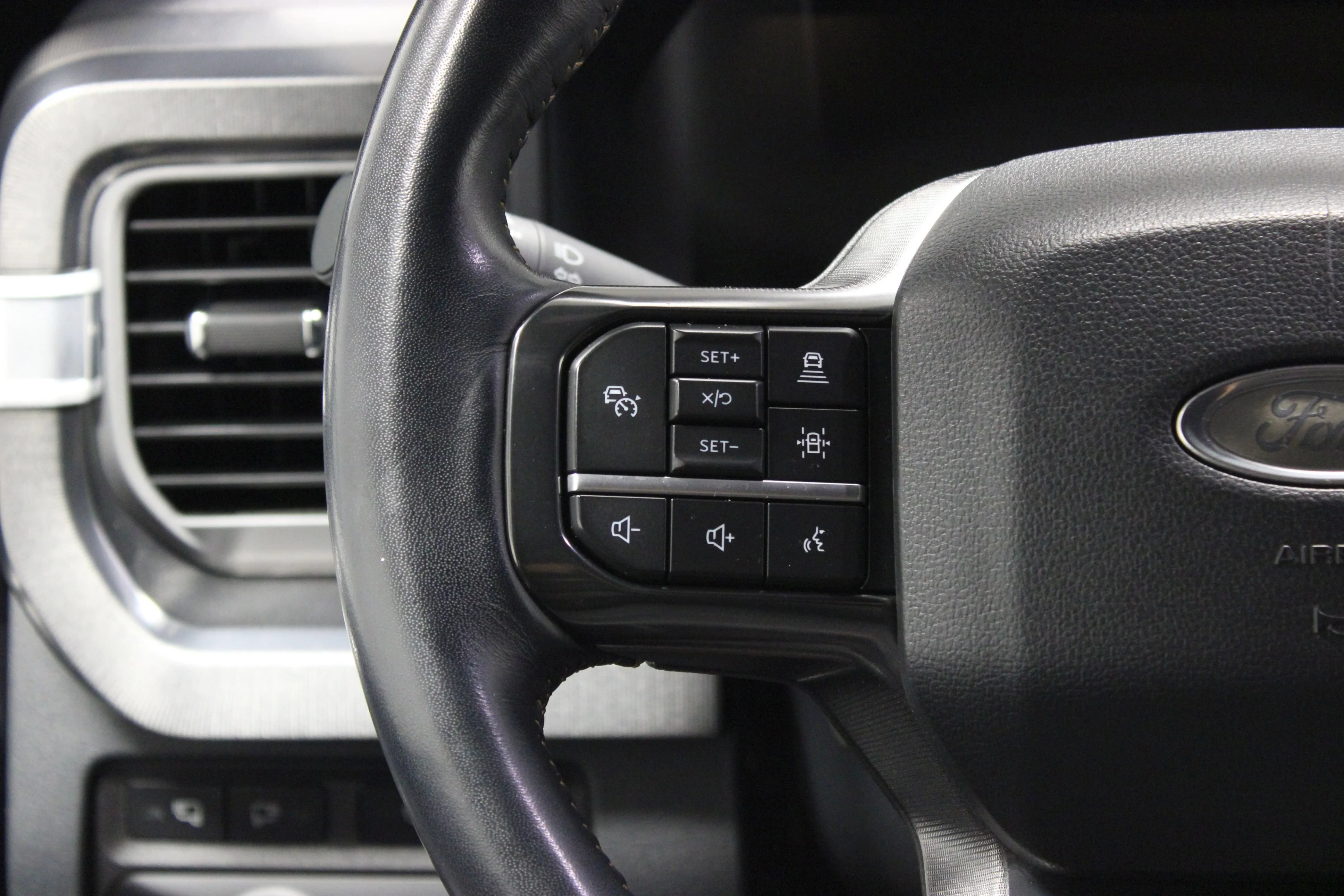 Used 2024 Agate Black Metallic Ford Platinum image 25