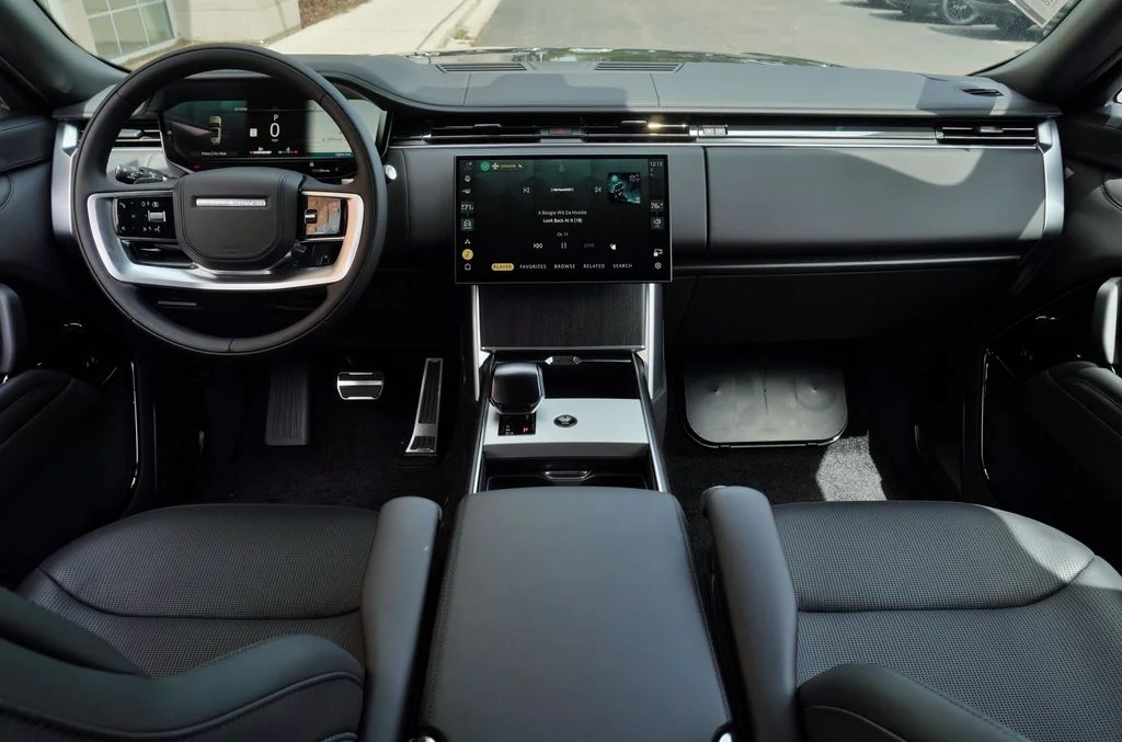 New 2026 Obsidian Black in Gloss Finish Land Rover SV image 10