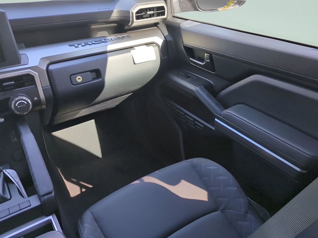 2025 Toyota Tacoma SR5 - Photo 16