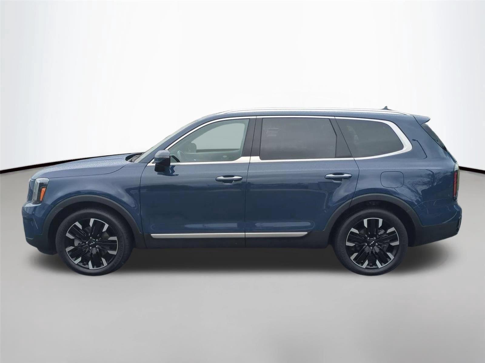 Used 2024 Midnight Lake Blue Kia SX image 2