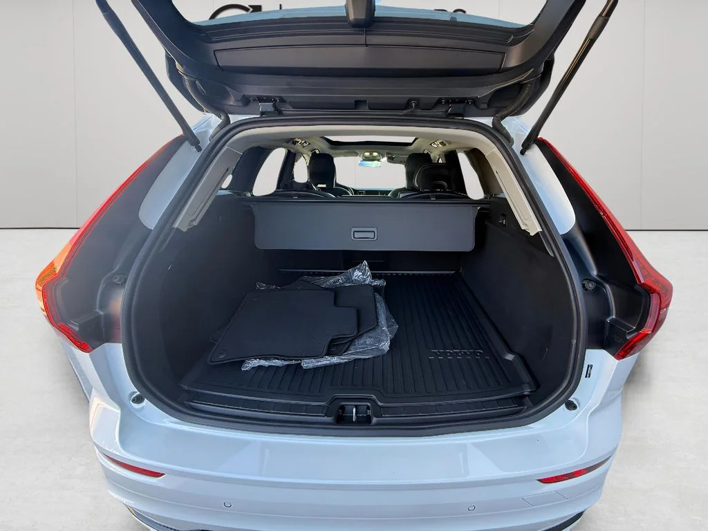 2025 Volvo XC60 Core - Photo 18