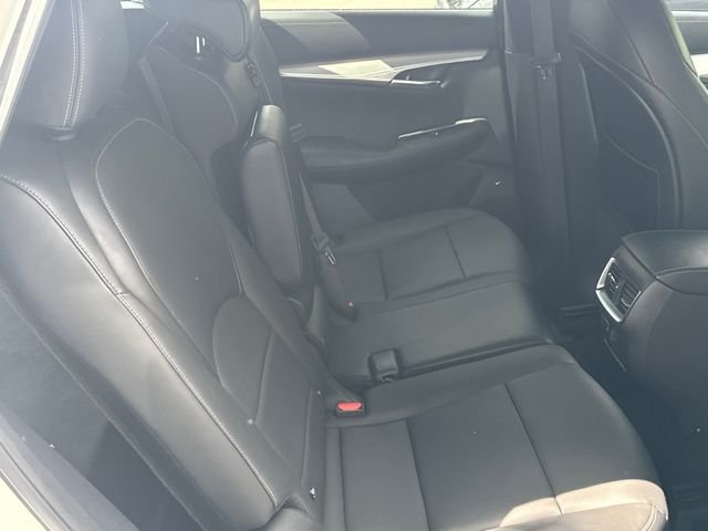 Used 2020 White INFINITI ESSENTIAL image 15