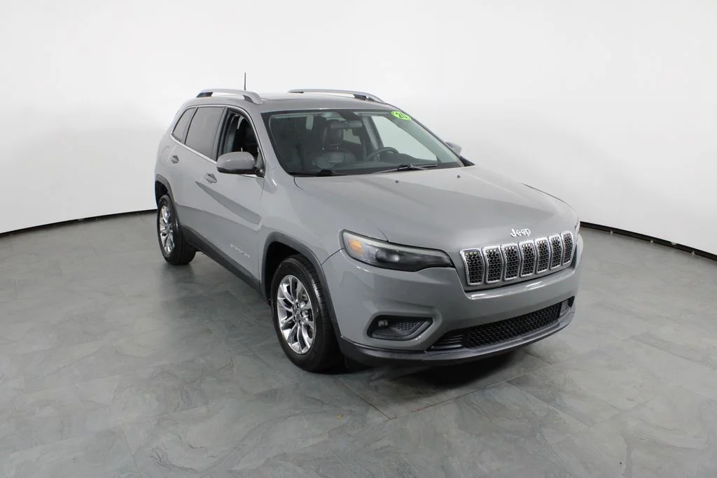 Used 2020 Gray Jeep Latitude Plus image 4