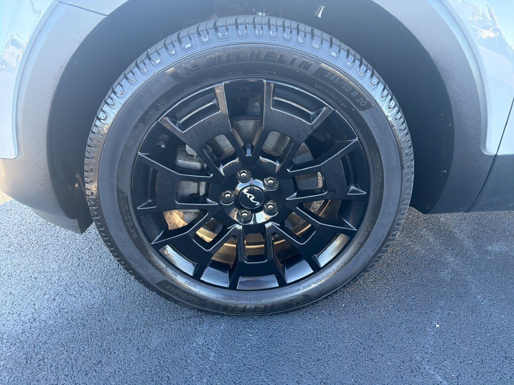 Used 2022 Gray Kia EX image 9