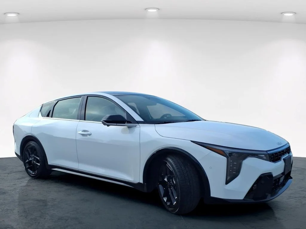 Used 2025 White Kia GT-Line Turbo image 5