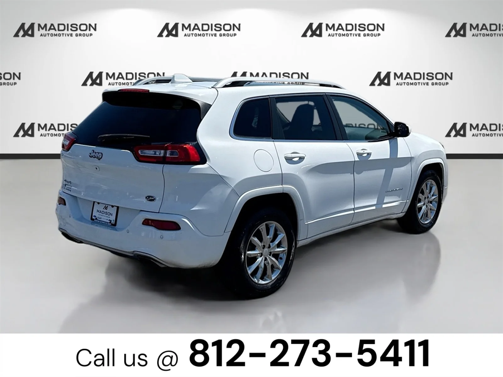 Used 2017  Jeep Overland image 5