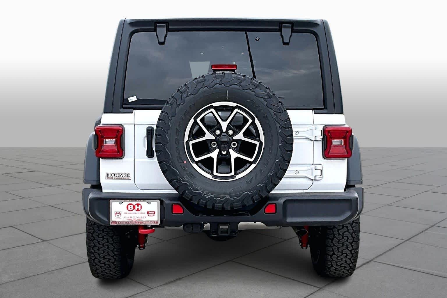 New 2026 Bright White Clear-Coat Exterior Paint Jeep Rubicon image 5