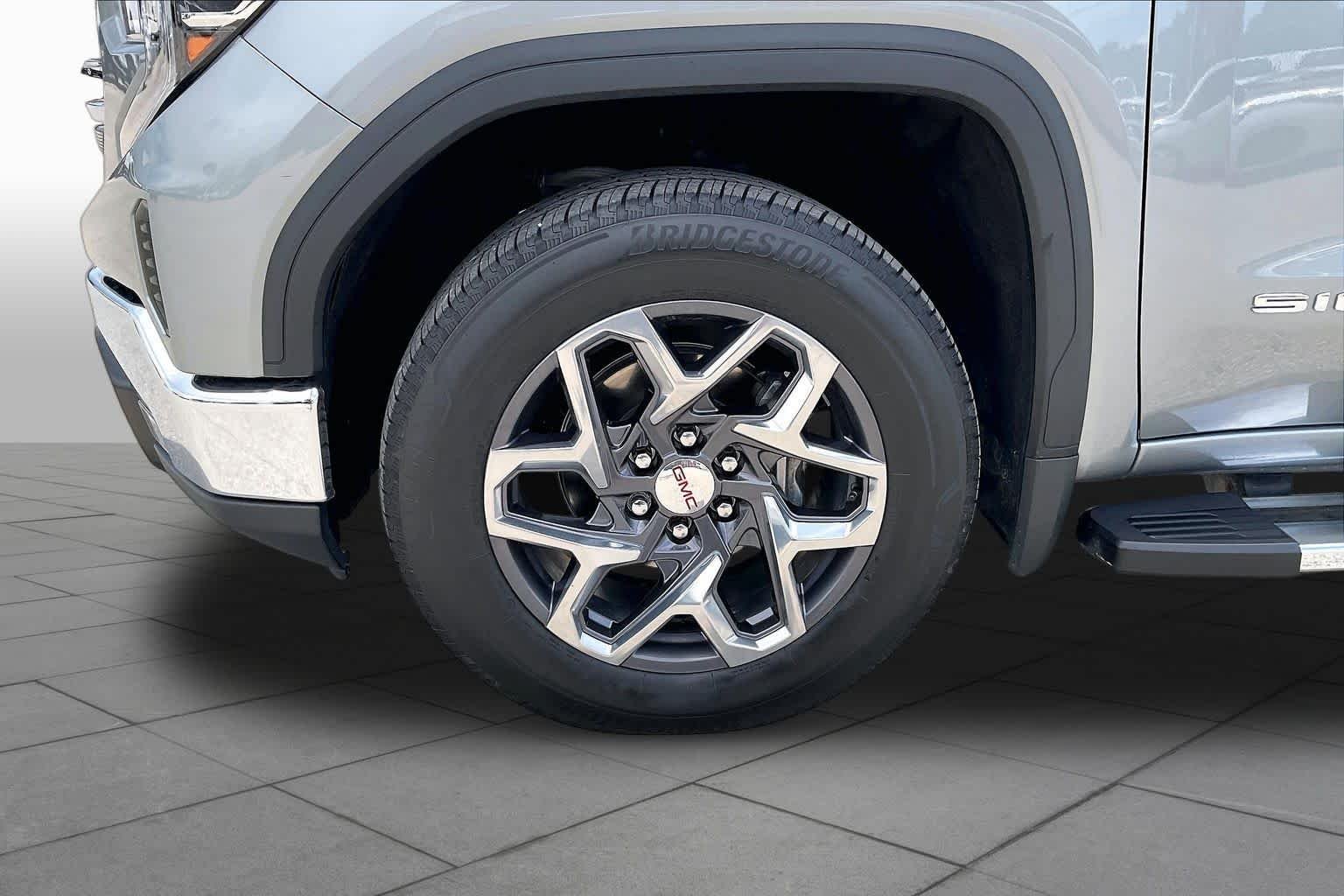 Used 2025 Sterling Metallic GMC SLT image 10