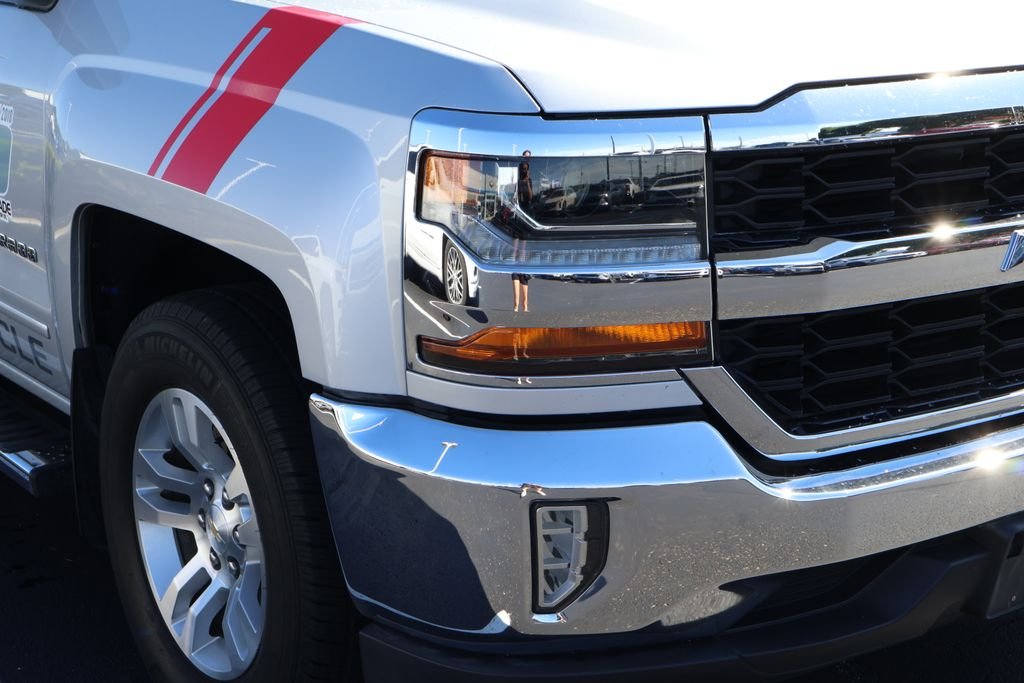 Used 2018 Silver Chevrolet LT image 4