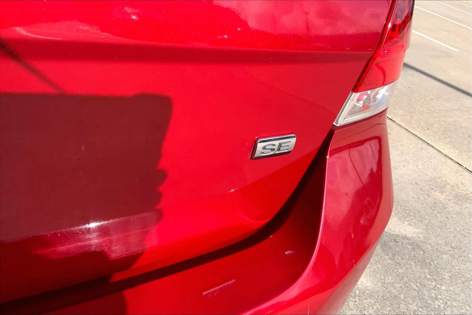 Used 2010 Sangria Red Metallic Ford SE image 9