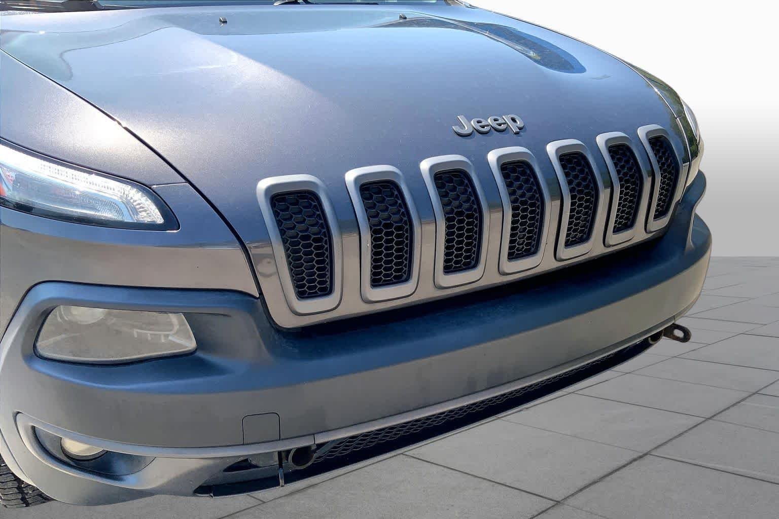 Used 2018 Granite Crystal Metallic Clearcoat Jeep Trailhawk image 30