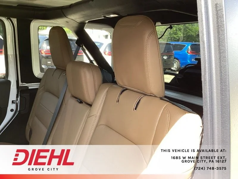 Used 2022 White Jeep Unlimited Sahara image 12