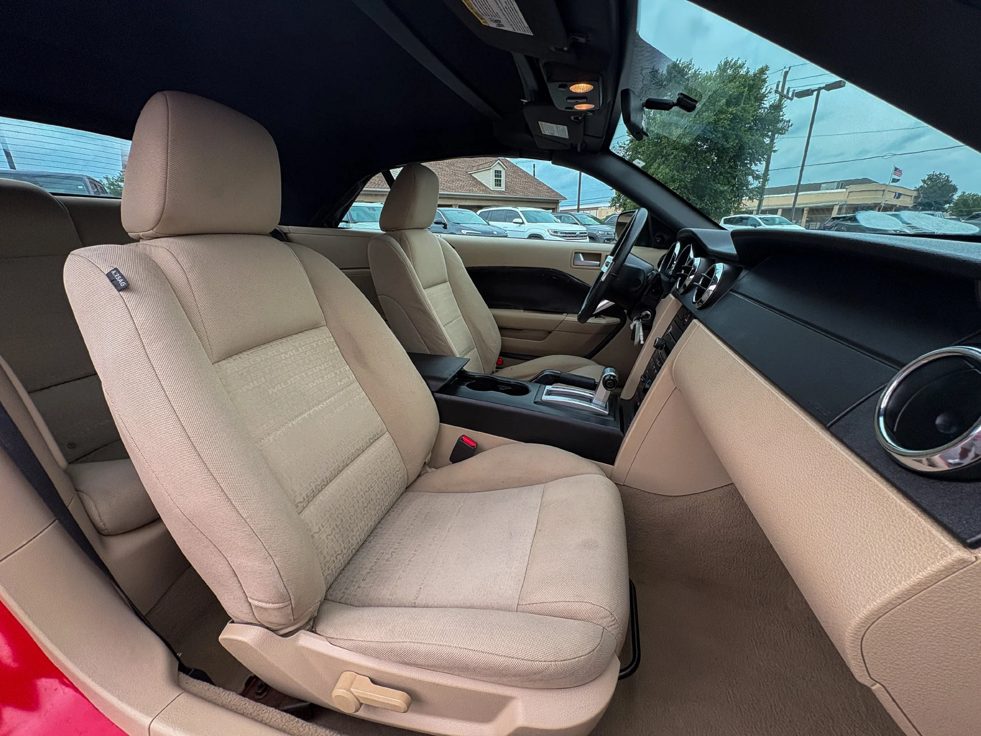 Used 2009 Red Ford V6 image 18