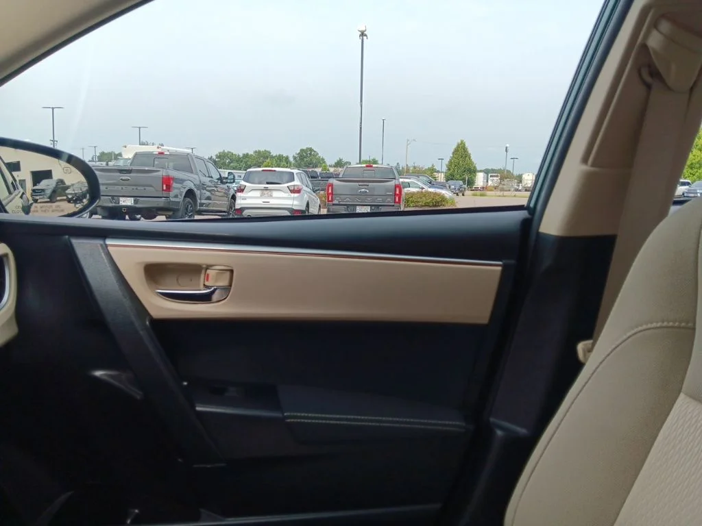 Used 2014 4Evergreen Mica Toyota LE image 26