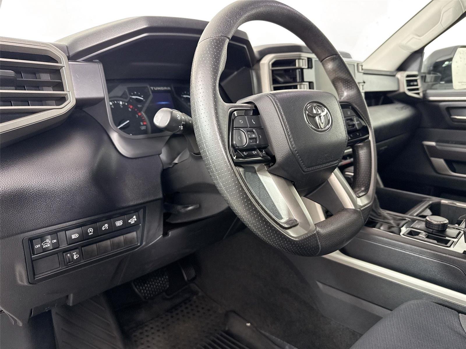 Used 2023 Ice Cap Toyota SR5 image 4