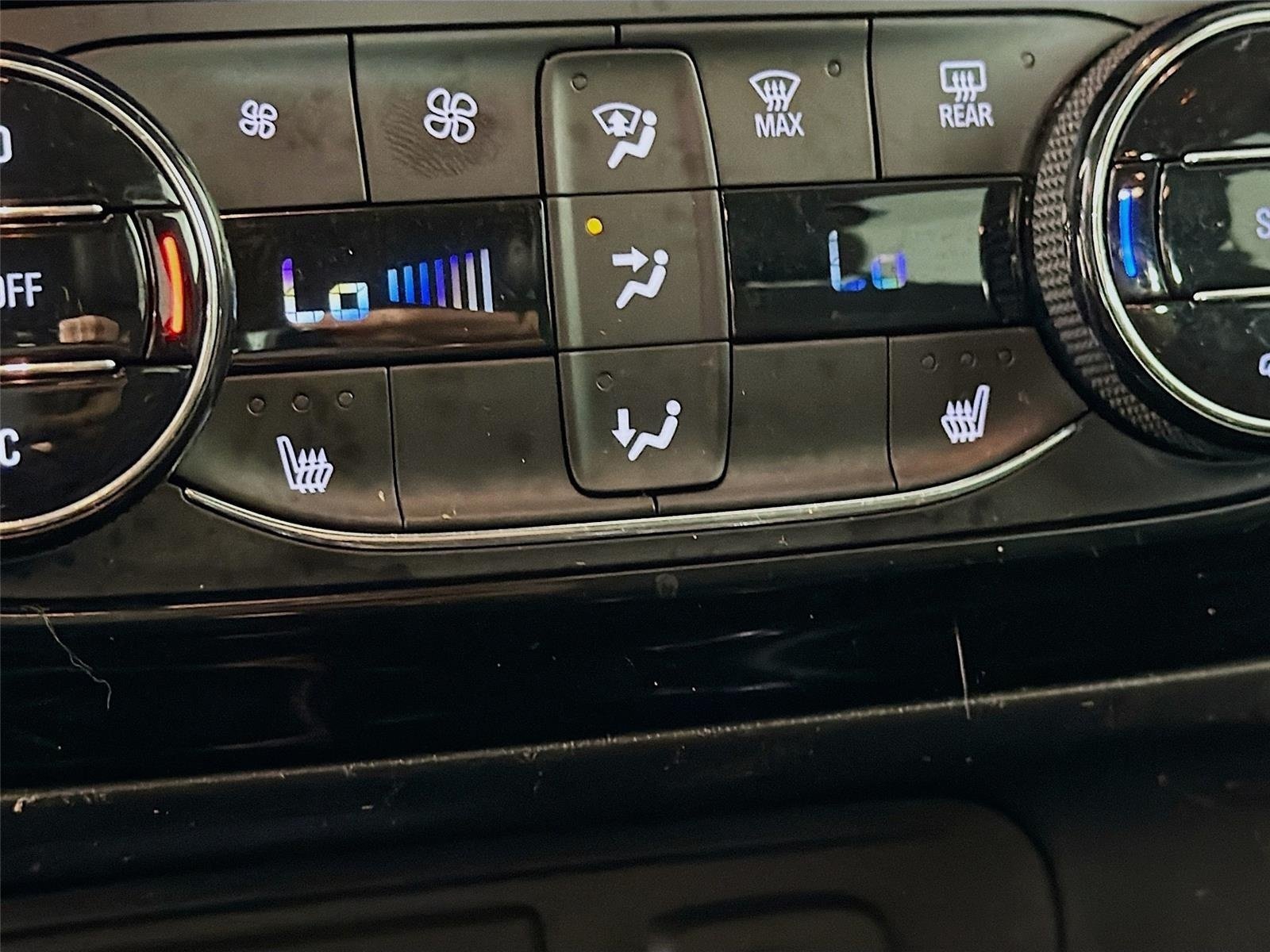 Used 2023 Cinnabar Metallic Buick Select image 21