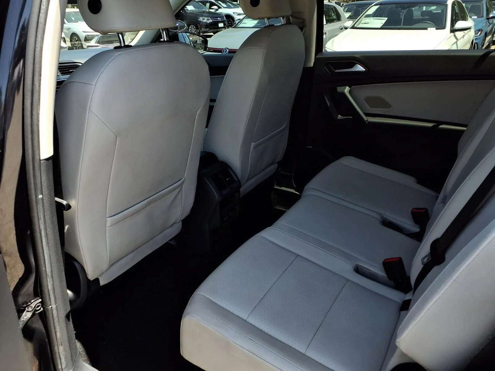 Used 2019 Black Volkswagen 2.0T SE image 18