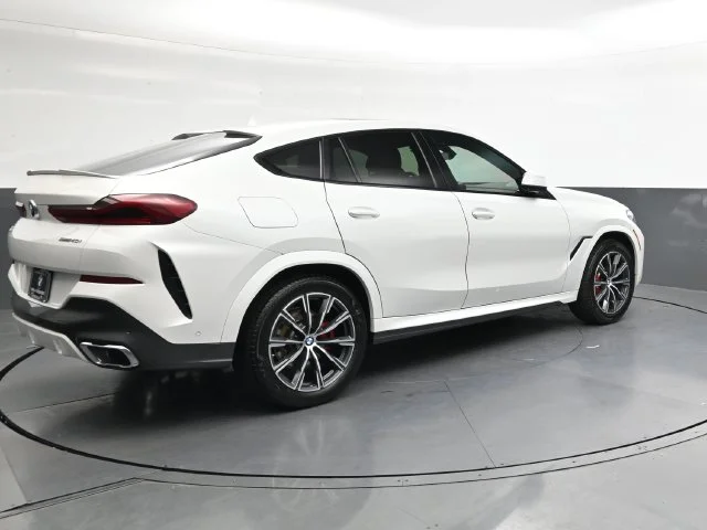 Used 2021 White BMW sDrive40i image 4