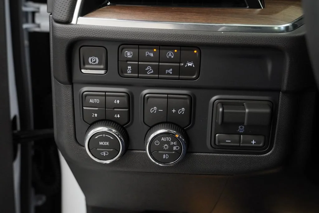 New 2026 Polar White Tricoat Chevrolet High Country image 23