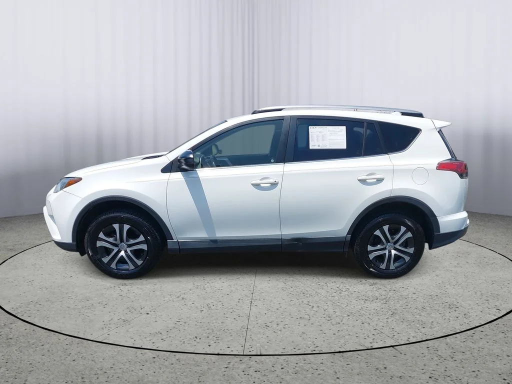 Used 2018 White Toyota LE image 6