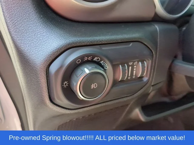 Used 2018 White Jeep Unlimited Sport S image 23