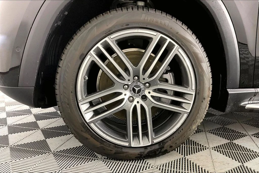 New 2026 Black Mercedes-Benz GLS 450 image 12