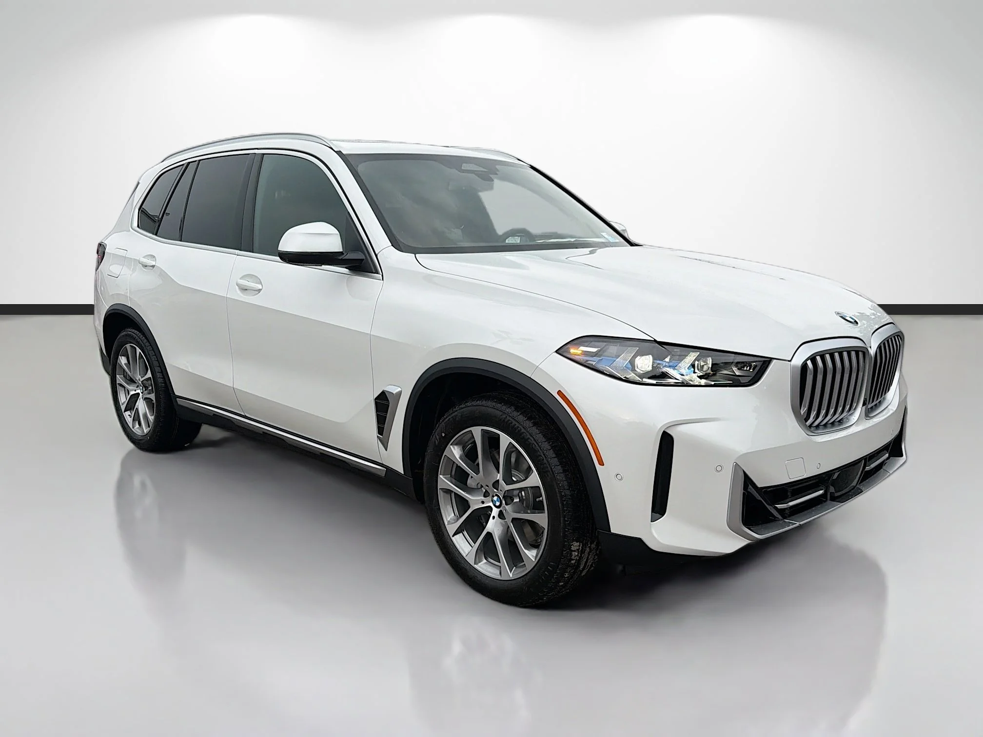 New 2026 Mineral White Metallic BMW xDrive40i image 1