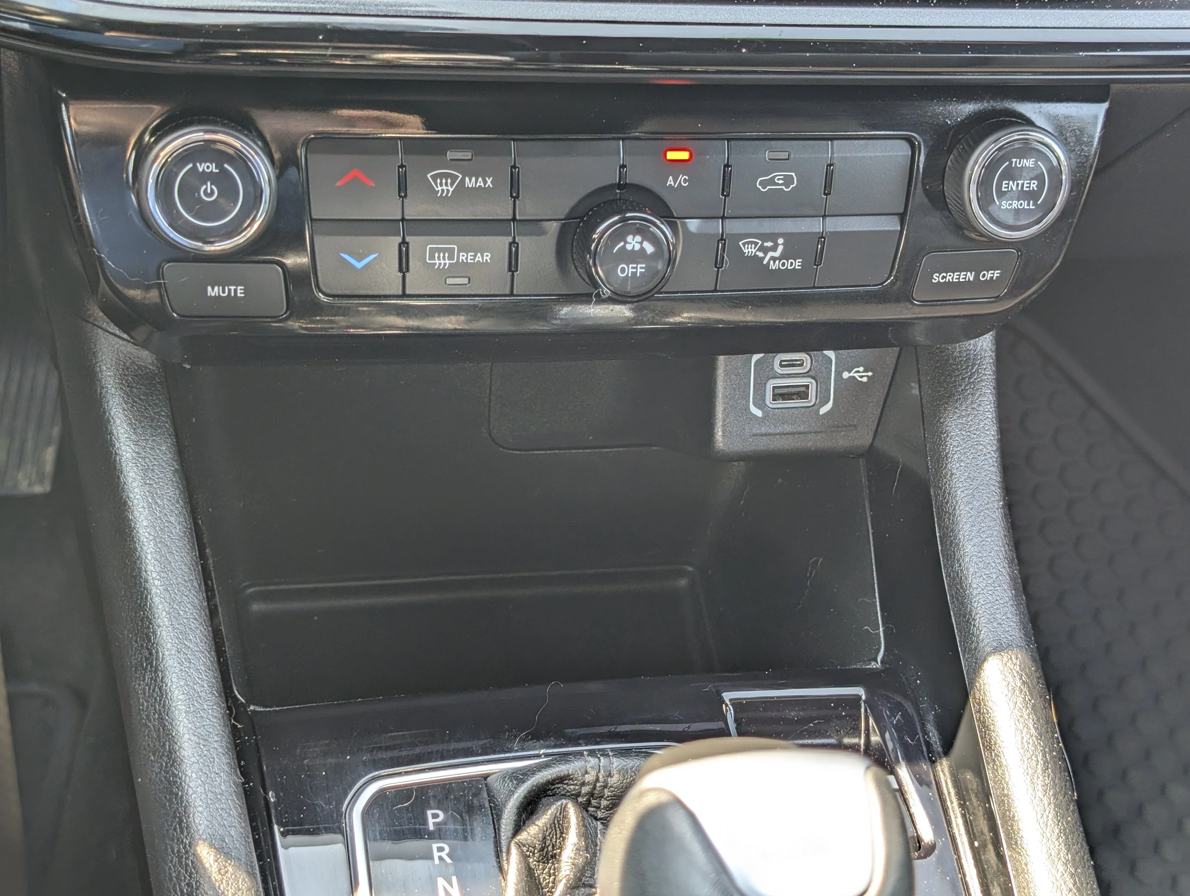 Used 2024 Silver Jeep Altitude image 30