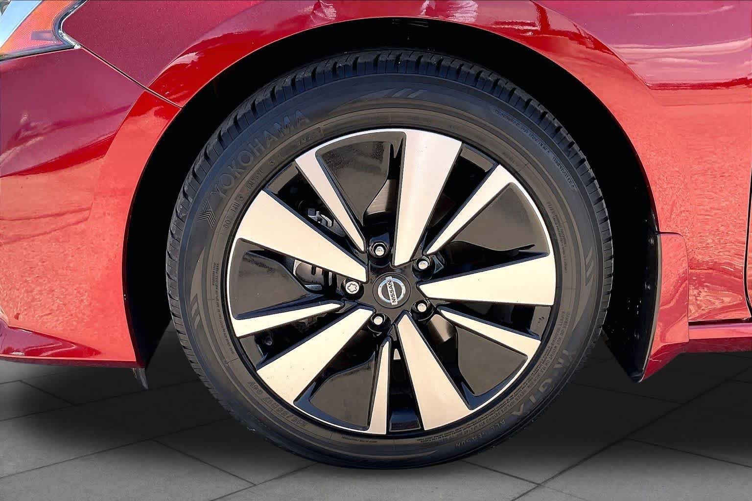 Used 2022 Scarlet Ember Nissan 2.5 SL image 11