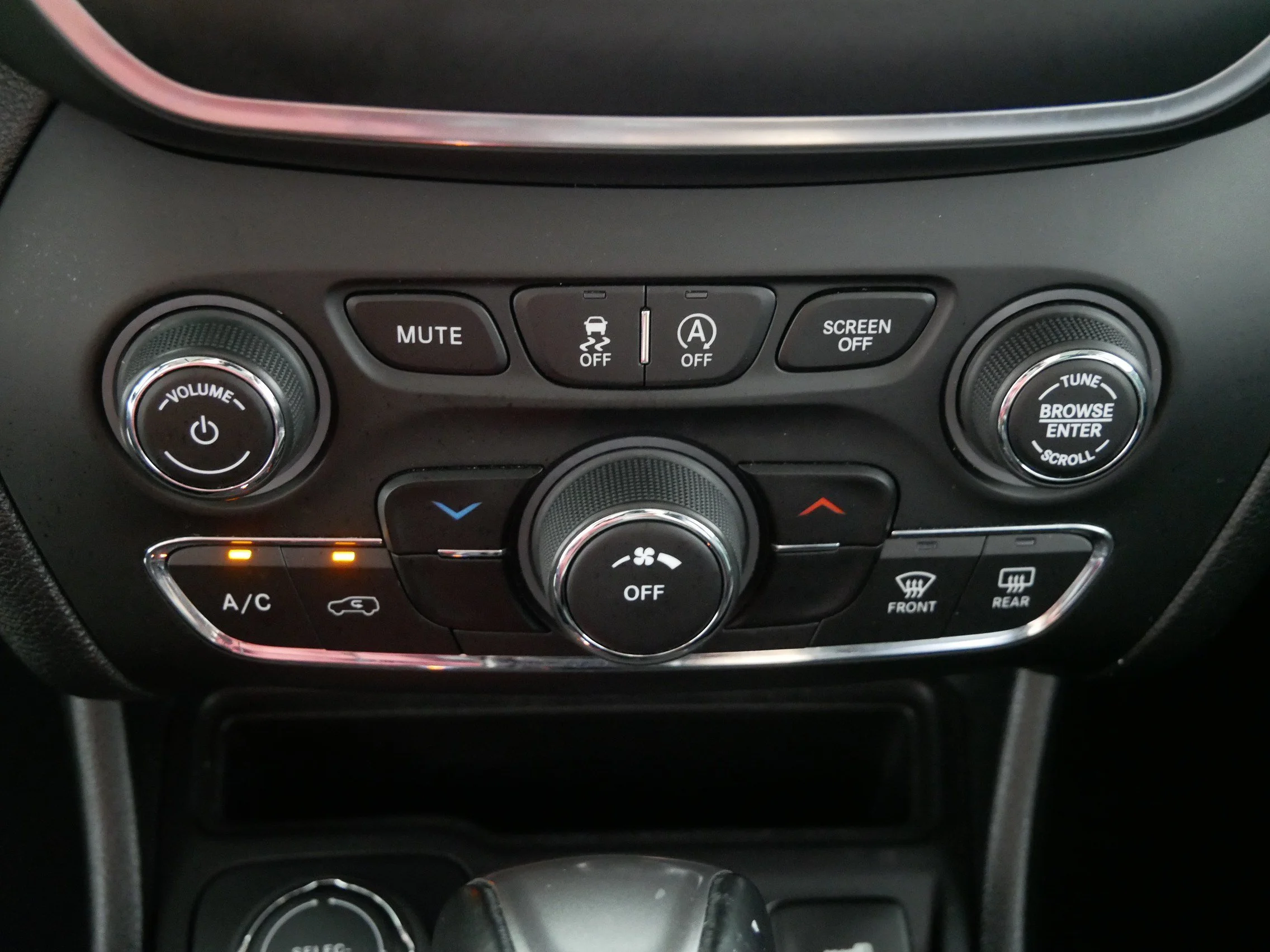 Used 2022 Bright White Clearcoat Jeep X image 23