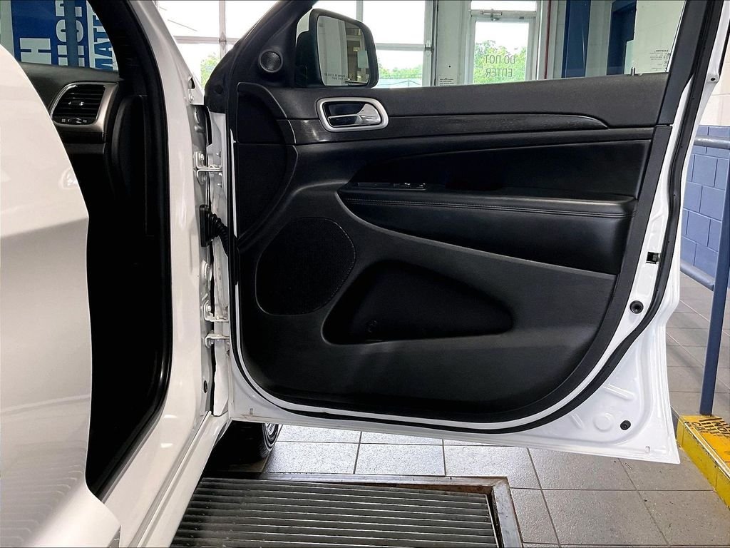 Used 2018 White Jeep Altitude image 12