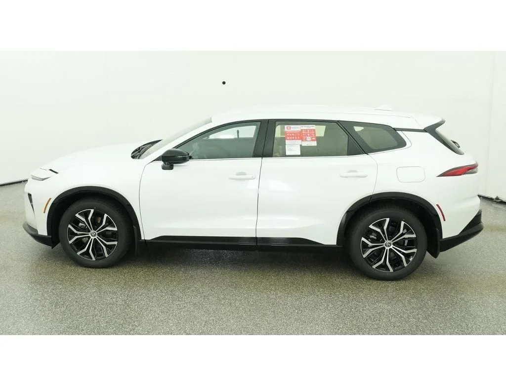New 2026 Oxygen White Toyota XLE image 3