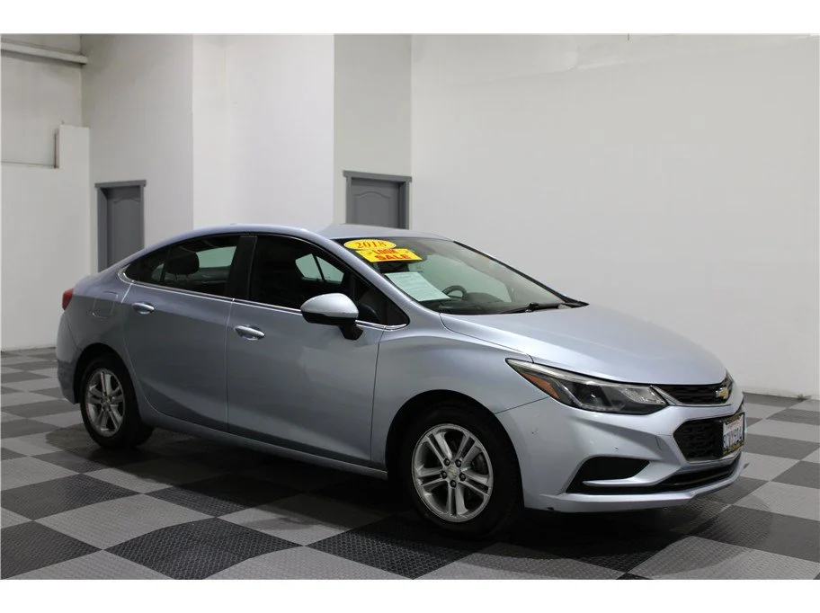 Used 2018 Arctic Blue Metallic Chevrolet LT image 1