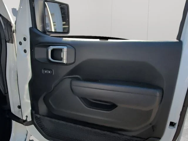 Used 2025 White Jeep Rubicon image 39