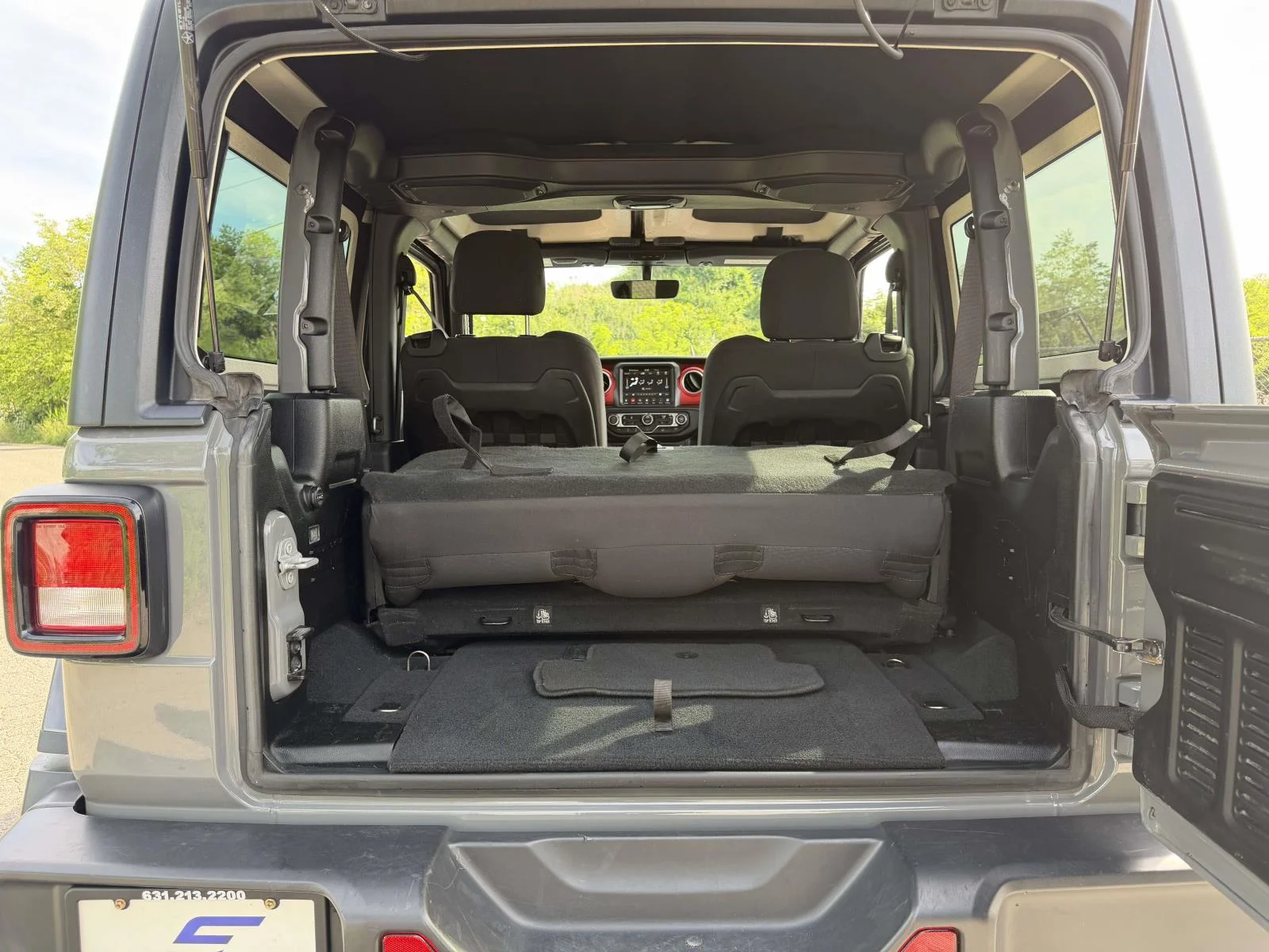 Used 2022 Gray Jeep Rubicon image 14