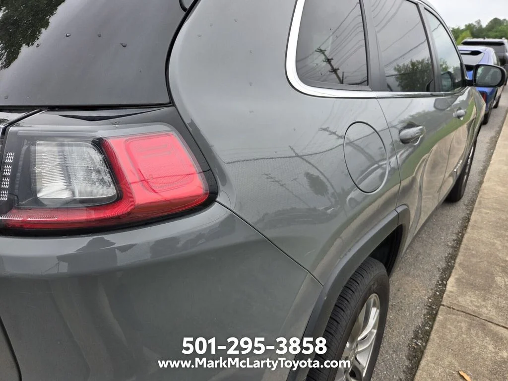 Used 2020 Gray Jeep Latitude Plus image 9