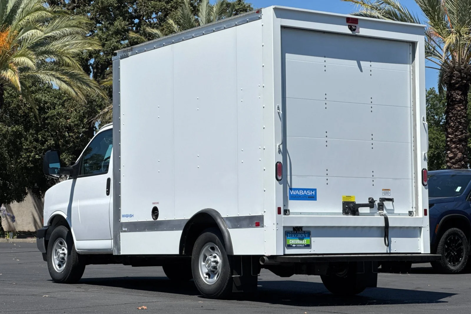 2026 Chevrolet Express Cutaway 3500 1WT view 5