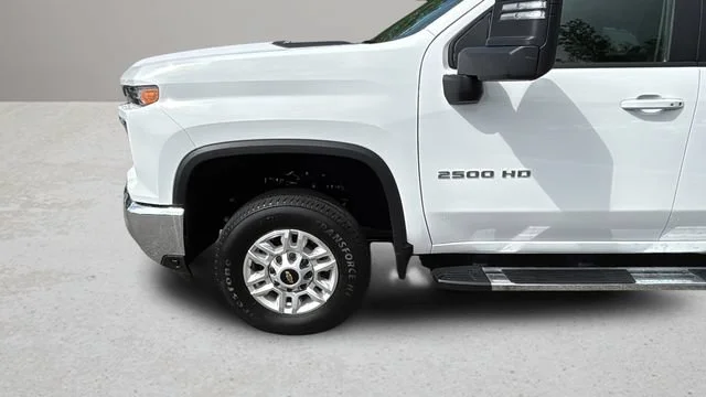 Used 2025 Summit White Chevrolet LT image 33