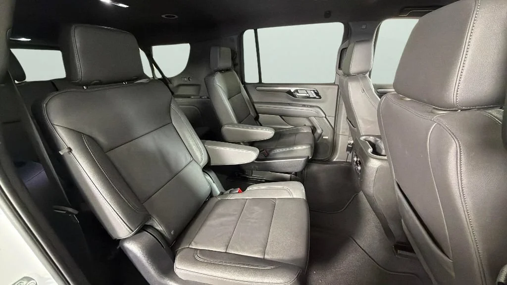 Used 2025 Summit White Chevrolet LT image 33