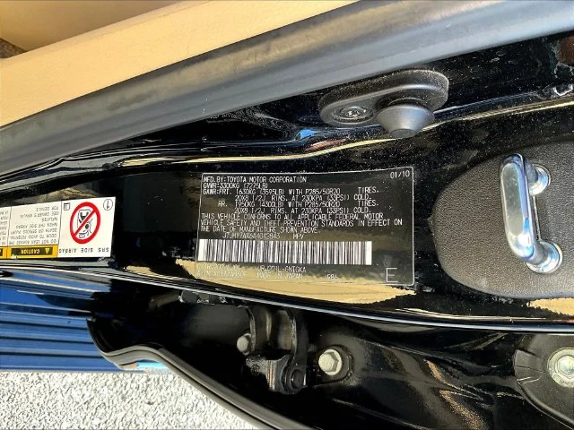 Used 2010  Lexus 570 image 23
