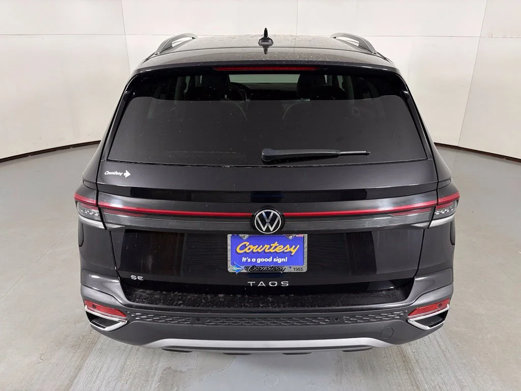 Used 2025 Black Volkswagen 1.5T SE image 6
