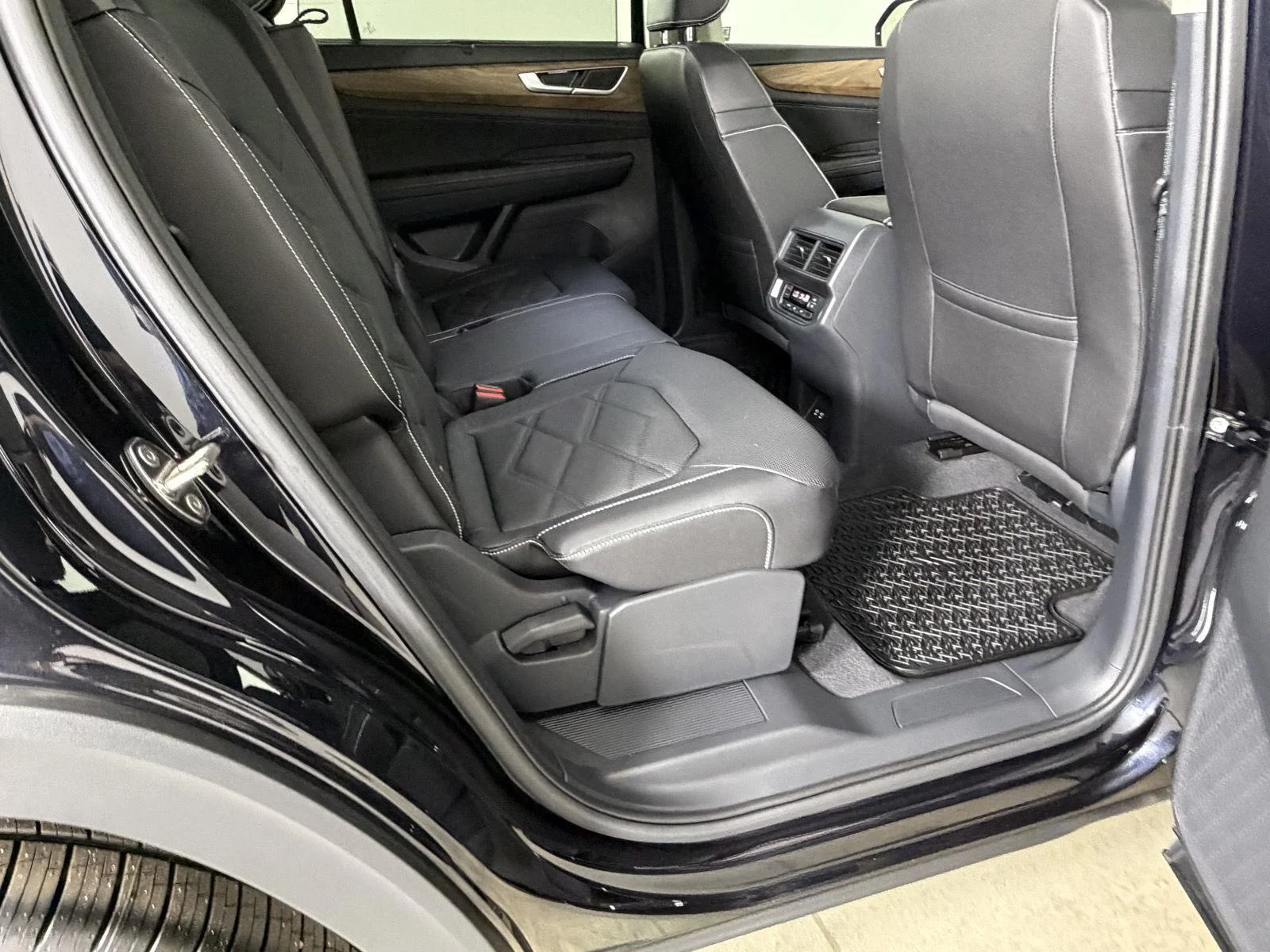 New 2026 Deep Black Pearl Volkswagen 2.0T SE w/Technology image 16