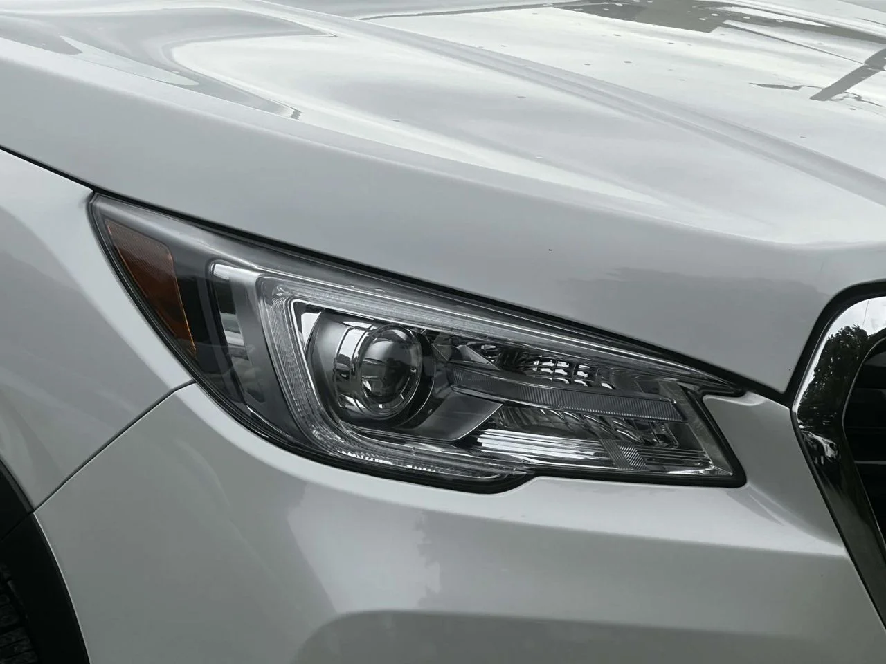 Used 2022 Crystal White Pearl Subaru Touring image 15