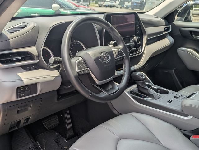 Used 2024 Black Toyota XLE image 35