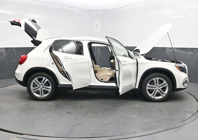 Used 2019 White Mercedes-Benz GLA 250 image 50